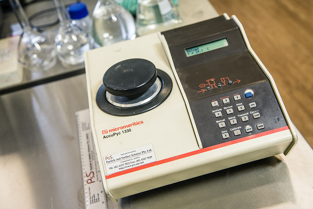 Microanalysis Australia Pycnometry absolute density, bulk and tamped